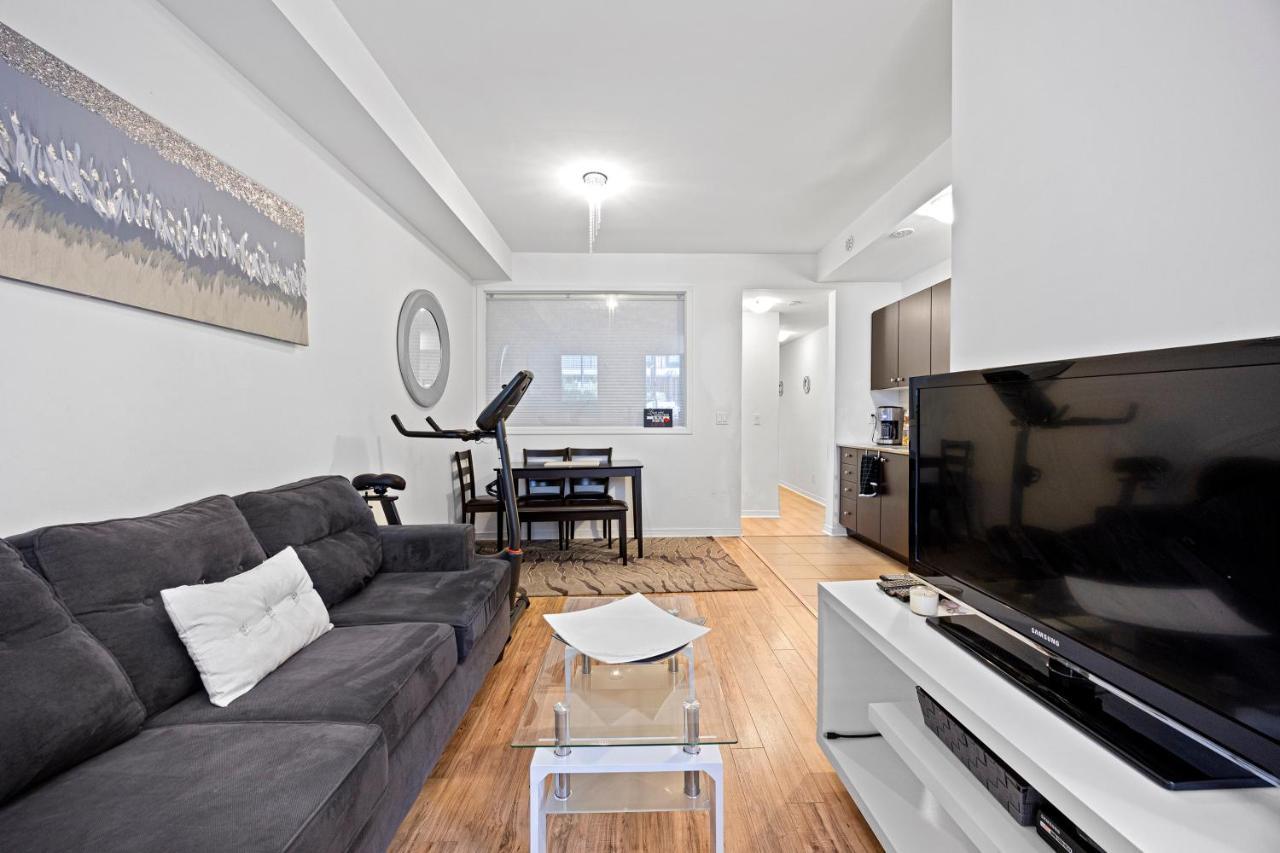 Beautiful Townhouse Near Yorkdale Mall, Wilson Subway Appartement Toronto Buitenkant foto