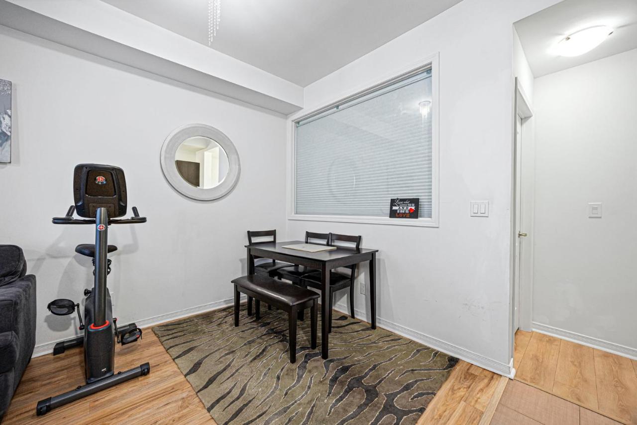 Beautiful Townhouse Near Yorkdale Mall, Wilson Subway Appartement Toronto Buitenkant foto