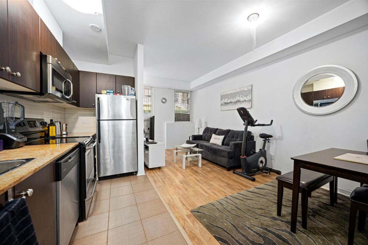 Beautiful Townhouse Near Yorkdale Mall, Wilson Subway Appartement Toronto Buitenkant foto