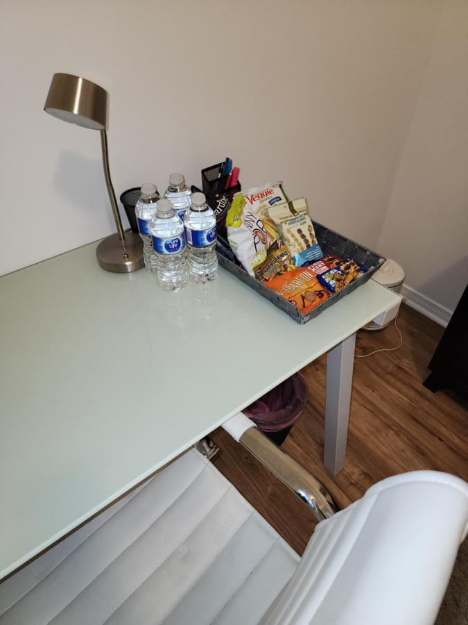 Beautiful Townhouse Near Yorkdale Mall, Wilson Subway Appartement Toronto Buitenkant foto