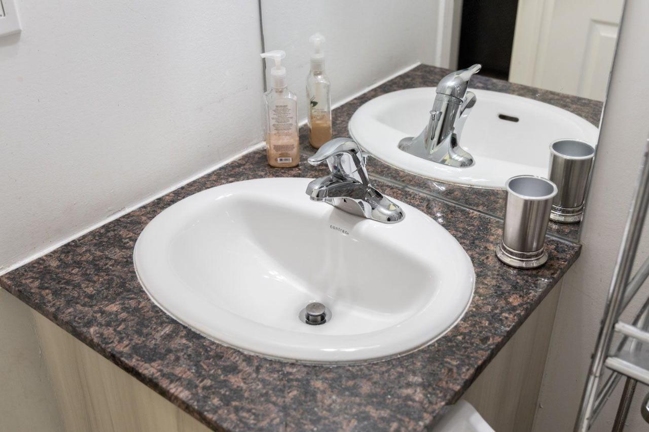 Beautiful Townhouse Near Yorkdale Mall, Wilson Subway Appartement Toronto Buitenkant foto