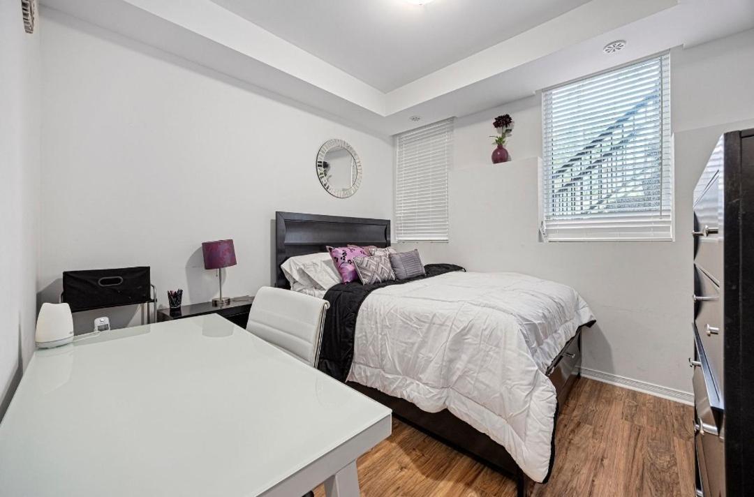 Beautiful Townhouse Near Yorkdale Mall, Wilson Subway Appartement Toronto Buitenkant foto