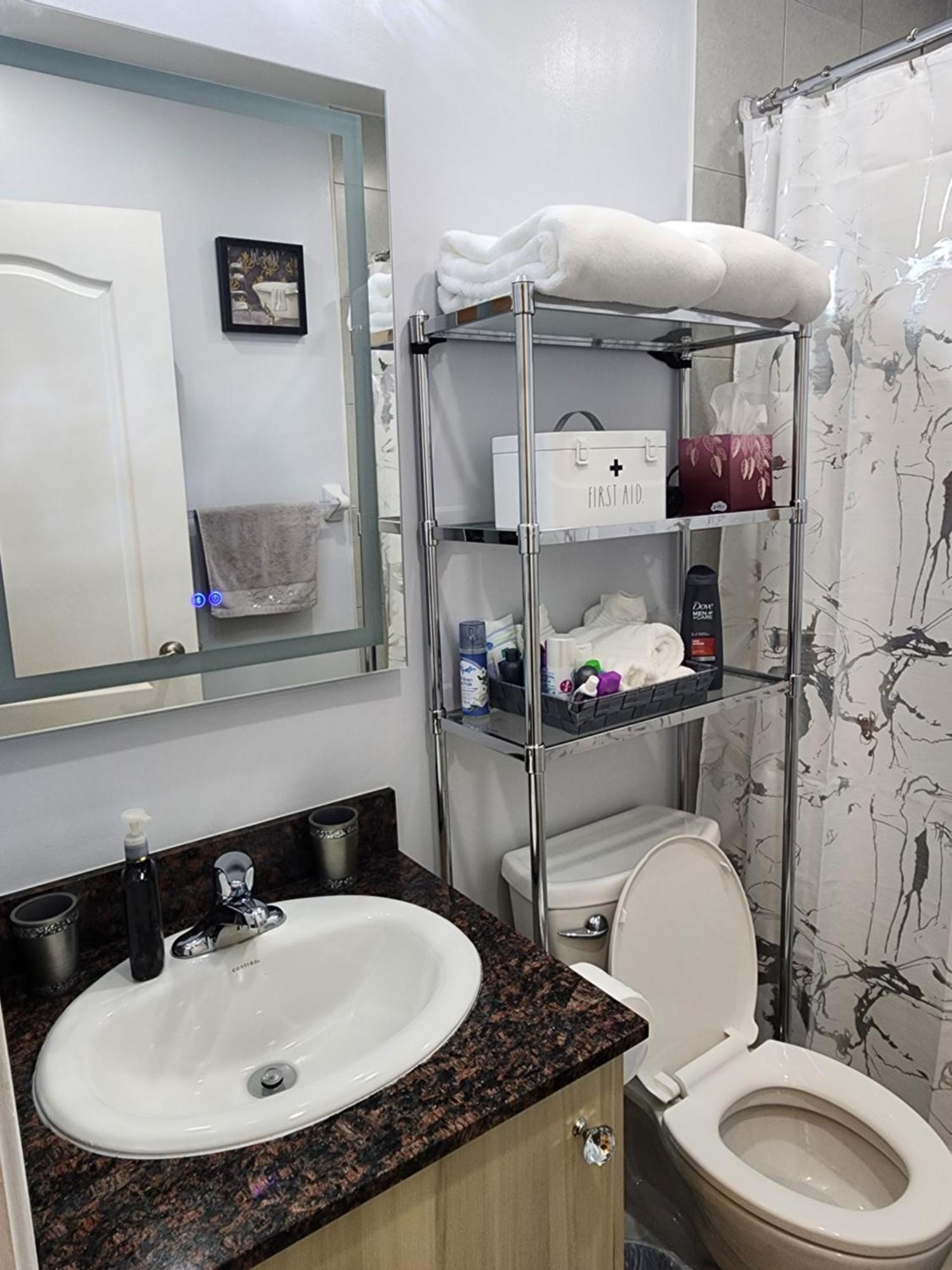 Beautiful Townhouse Near Yorkdale Mall, Wilson Subway Appartement Toronto Buitenkant foto