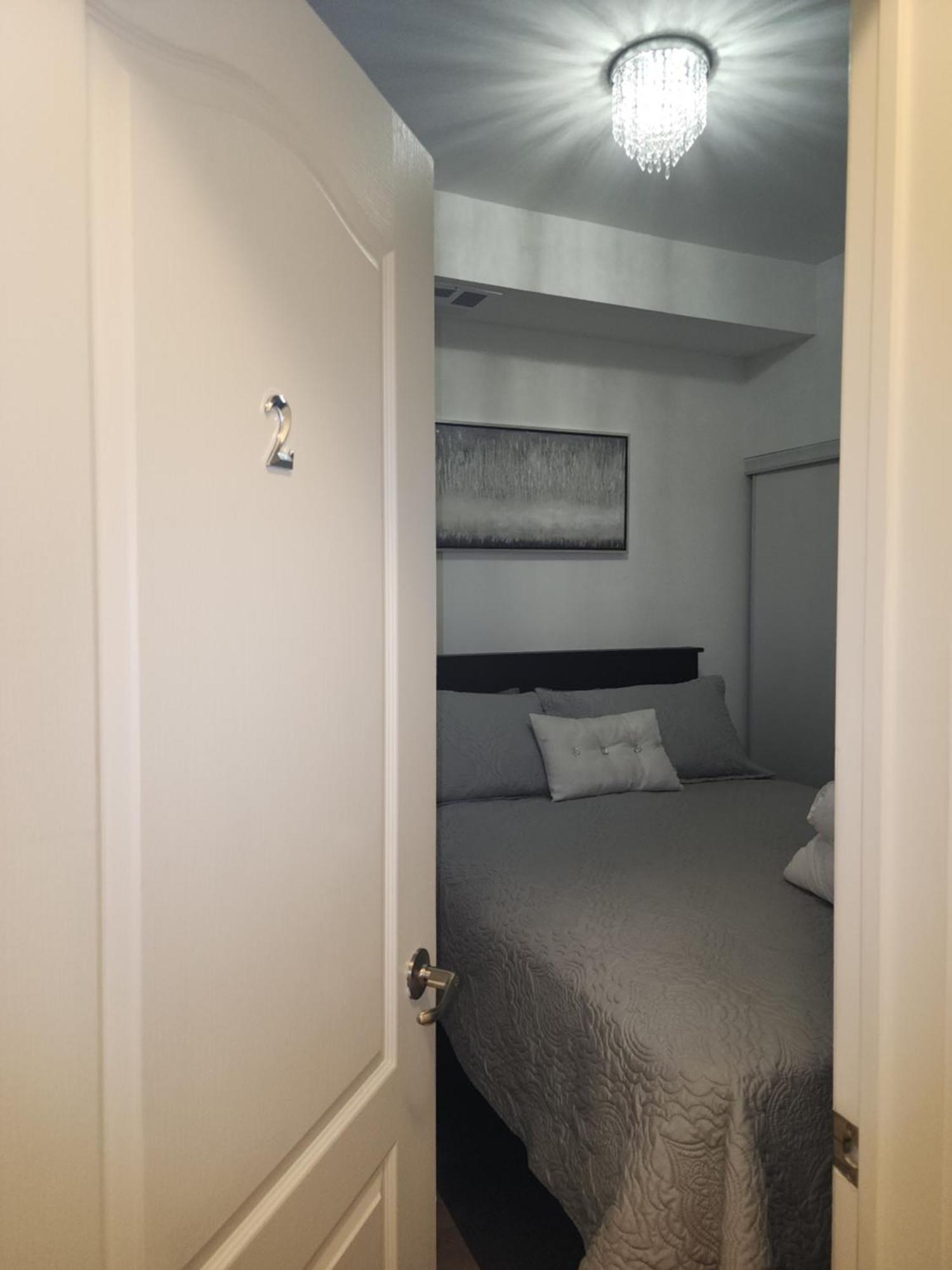 Beautiful Townhouse Near Yorkdale Mall, Wilson Subway Appartement Toronto Buitenkant foto