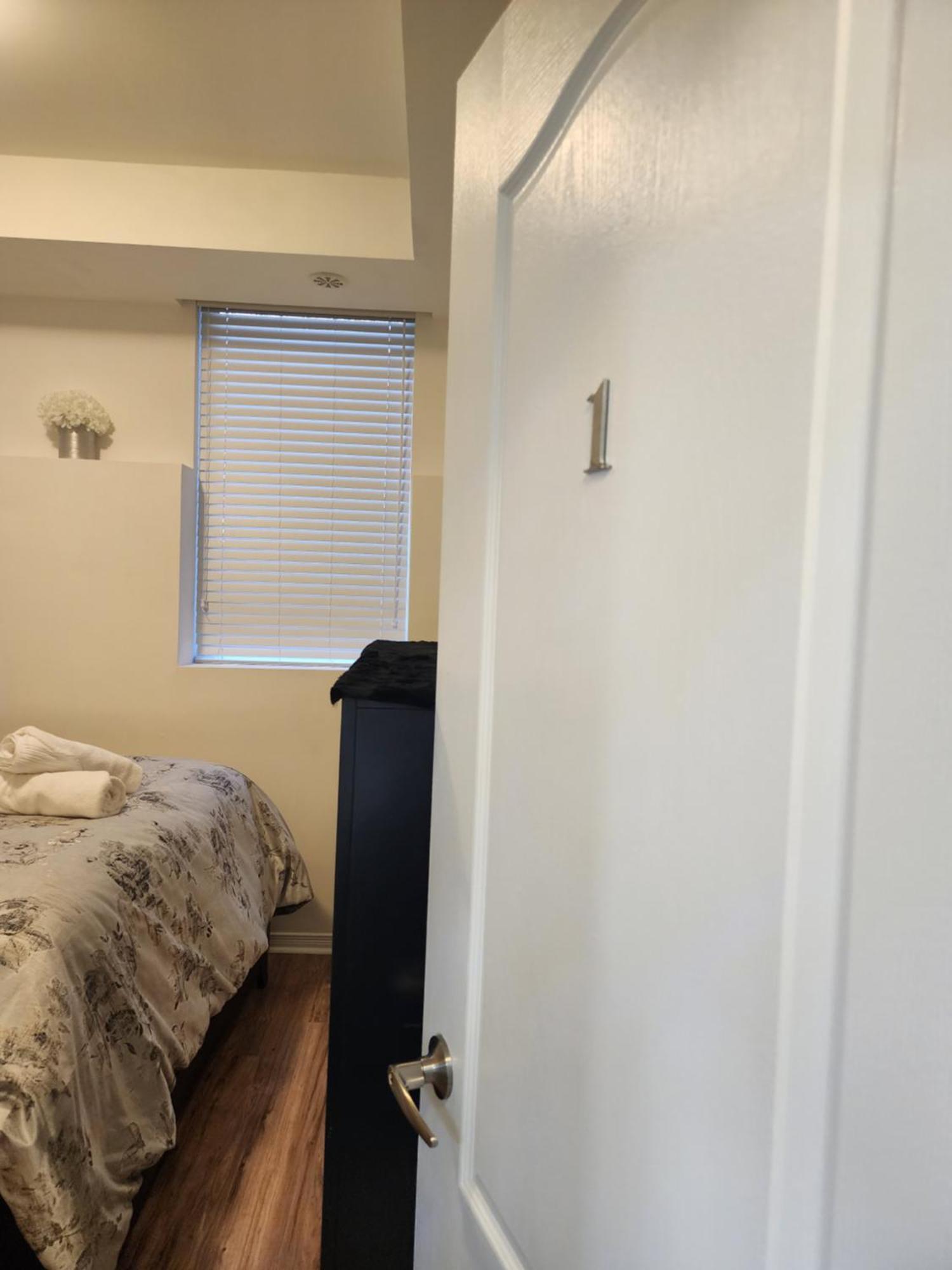 Beautiful Townhouse Near Yorkdale Mall, Wilson Subway Appartement Toronto Buitenkant foto